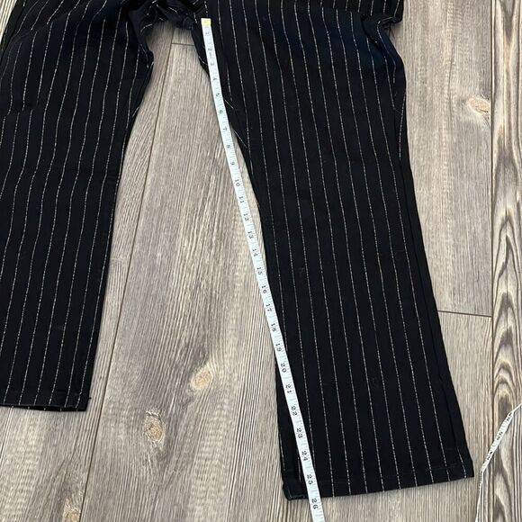 Kancan Black Striped Cropped Pants - Picture 8 of 10